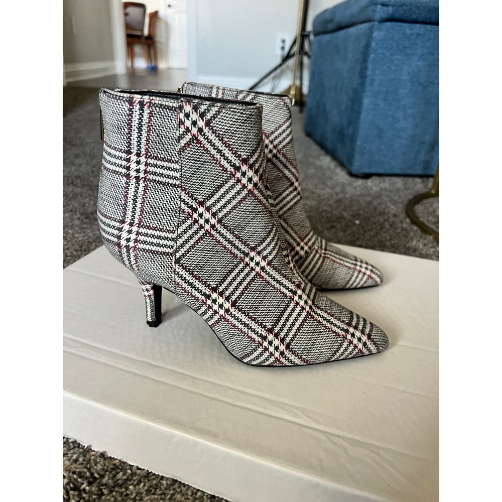 Qupid Womens Plaid Pointed Toe Kitten Heel Ankle Booties Grey Red White size 5.5